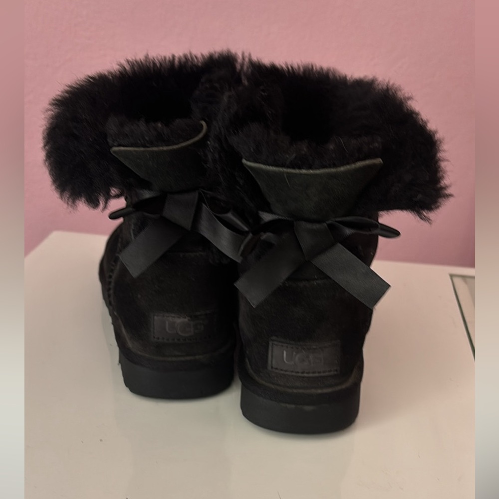 UGG Womens Bailey Bow Mini Boots size 6 Black Suede